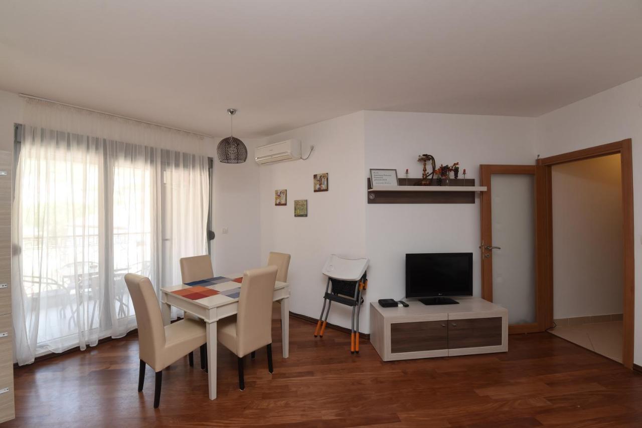 Ferienwohnung Apartamenti Enjoy Petrovac na moru Exterior foto